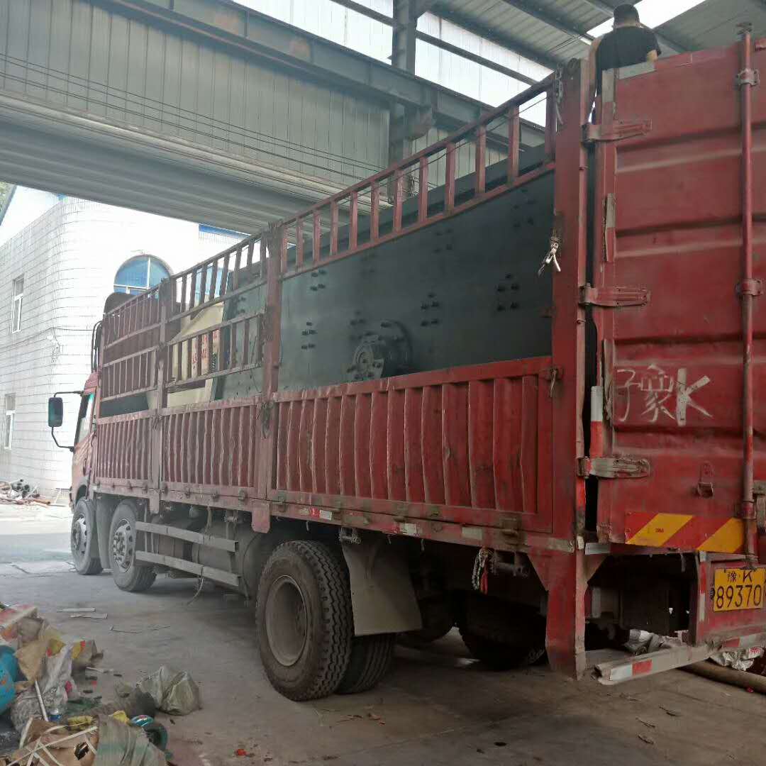 發往河南三門峽靈寶的振動篩和350細砂回收機